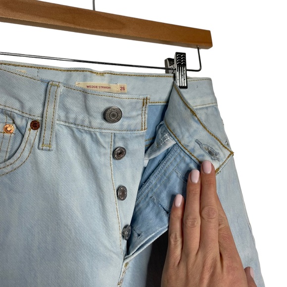 Levi’s | Wedgie Straight Jeans in Jive Indigo Light Wash 26 - Picture 7 of 10